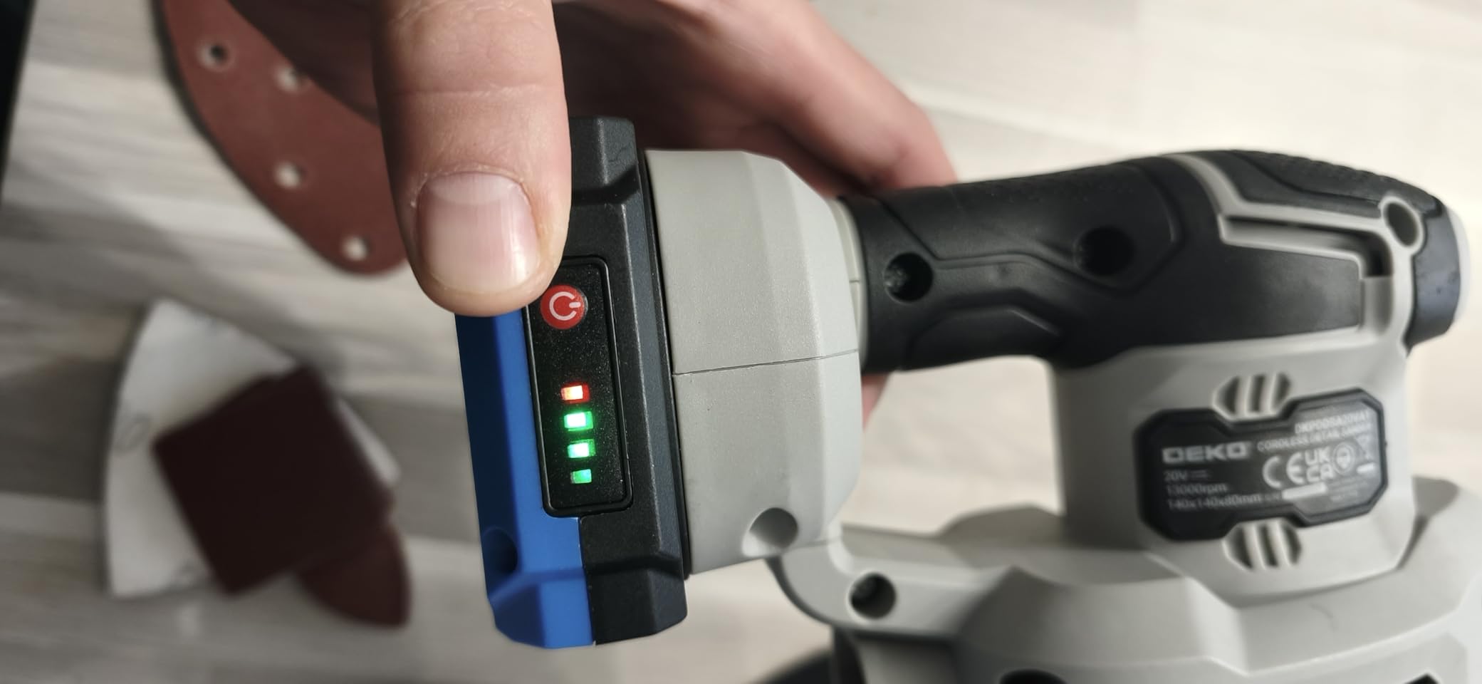 DEKOPRO POWER TOOLS ponceuse delta sans fil bleue 20 V avec batterie