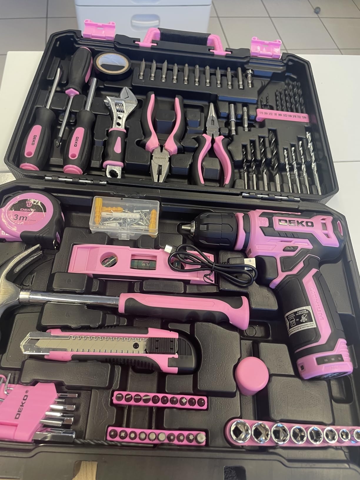 DEKOPRO TOOL KIT boîte à outils 133 pièces grise avec perceuse-visseuse 12 V