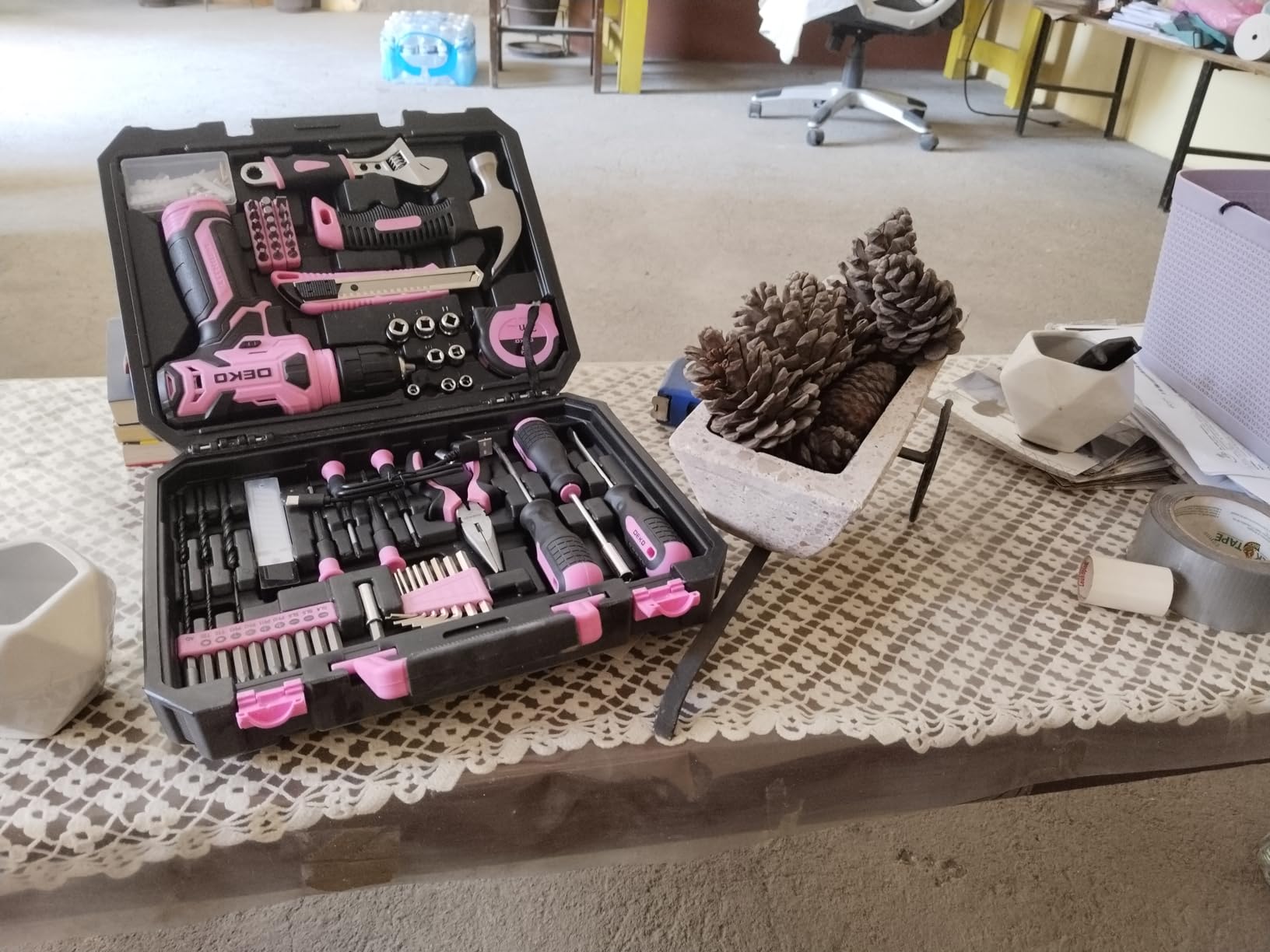 DEKOPRO TOOL KIT 126 pièces perceuse sans fil rose 8 V