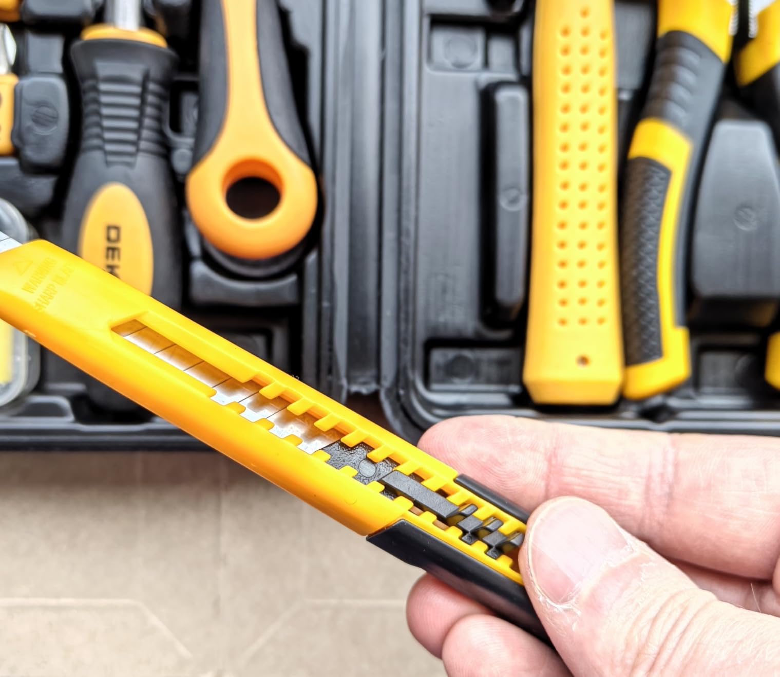 DEKOPRO TOOL KIT boîte à outils 62 pièces rose