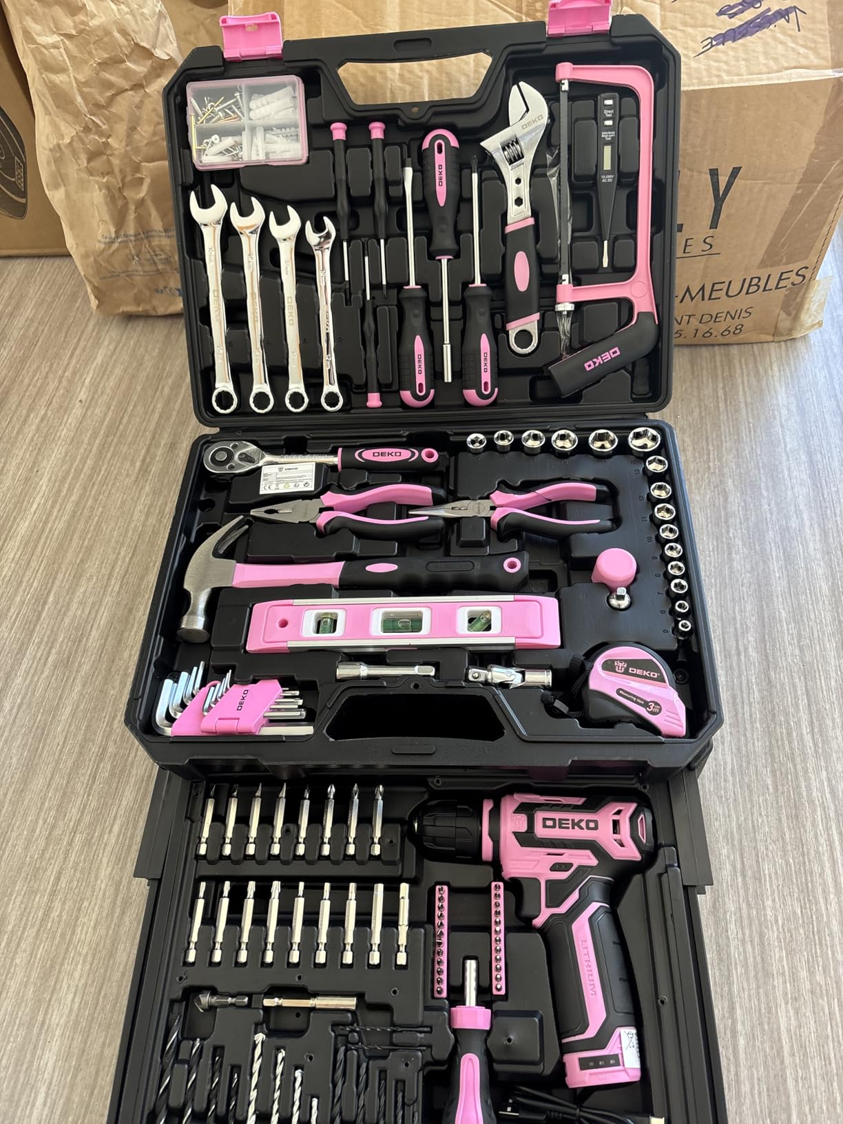DEKOPRO TOOL KIT caisse à outils 238 pièces avec visseuse 12 V rose