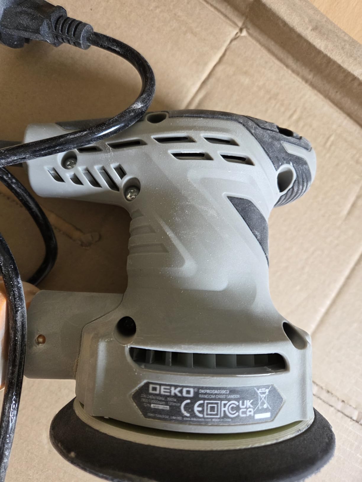 DEKOPRO POWER TOOLS Ponceuse excentrique 300 W 125 mm avec 16 abrasifs