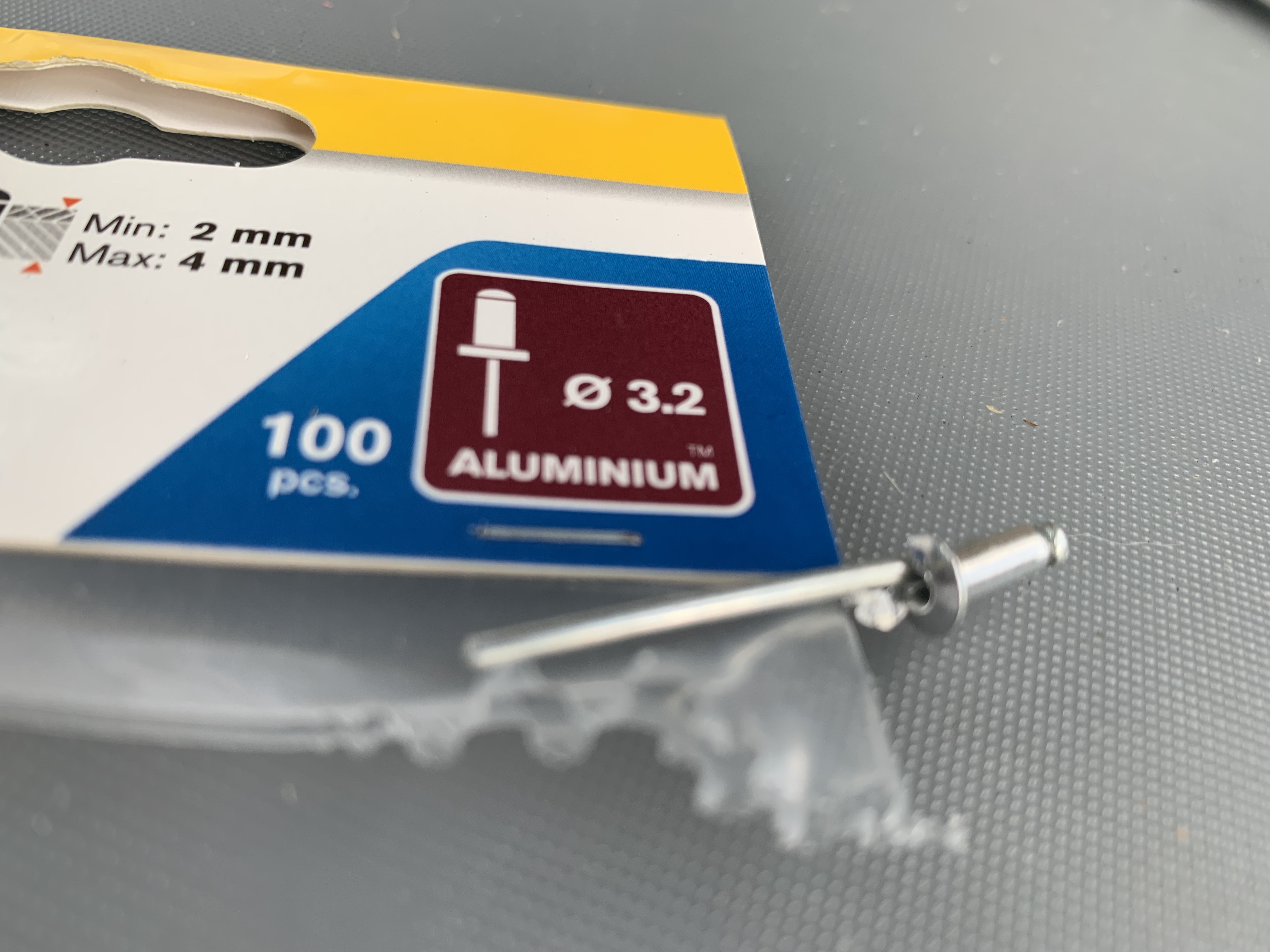 Rapid Rivetage Standard 5000378 rivets 4 × 8 mm, 100 pièces, aluminium