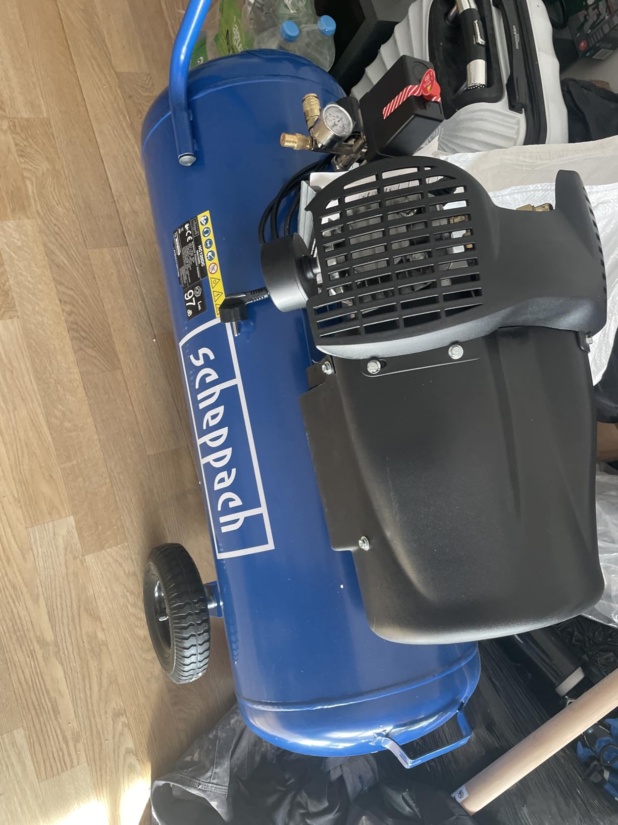 Scheppach HC Series HC120DC compresseur d’air 100 L 2200 W sans accessoires