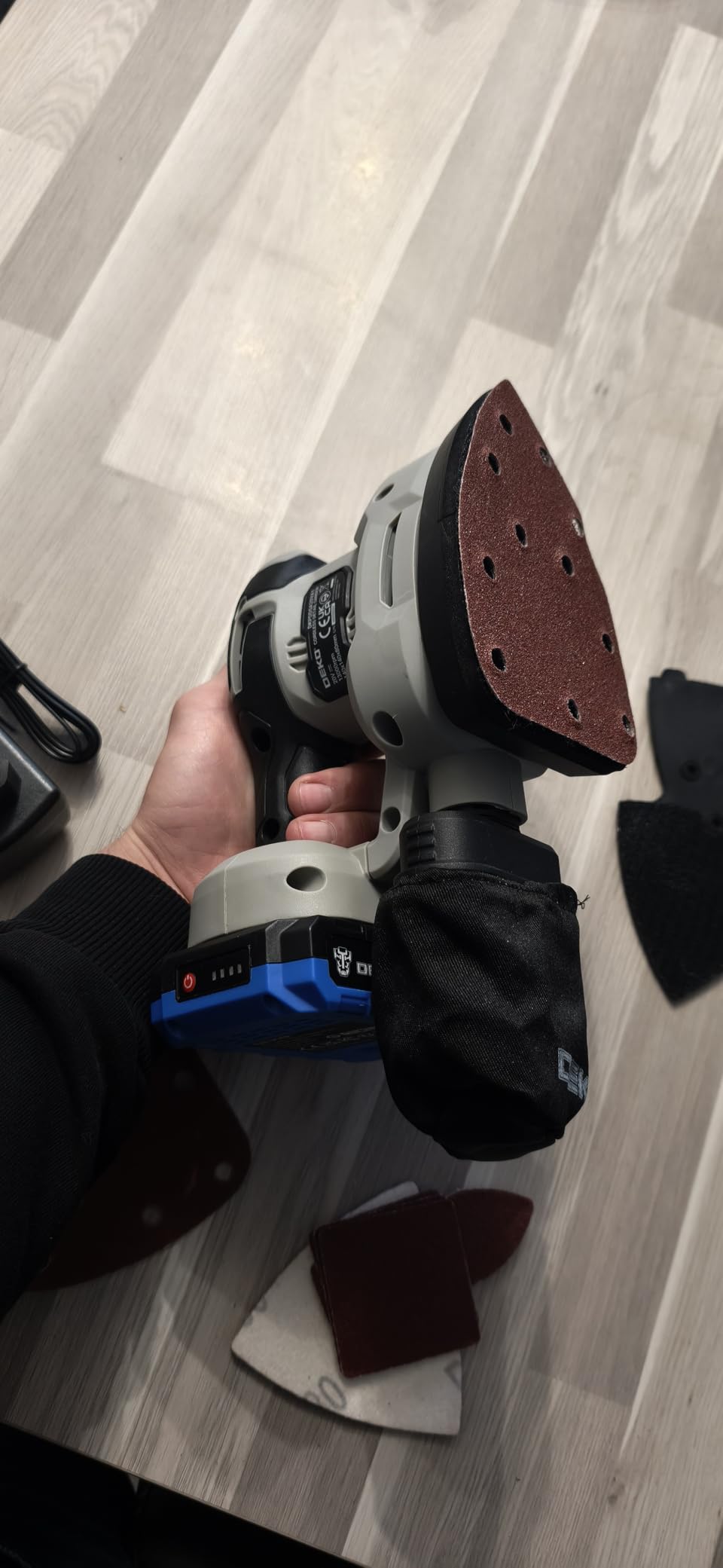 DEKOPRO POWER TOOLS ponceuse delta sans fil bleue 20 V avec batterie