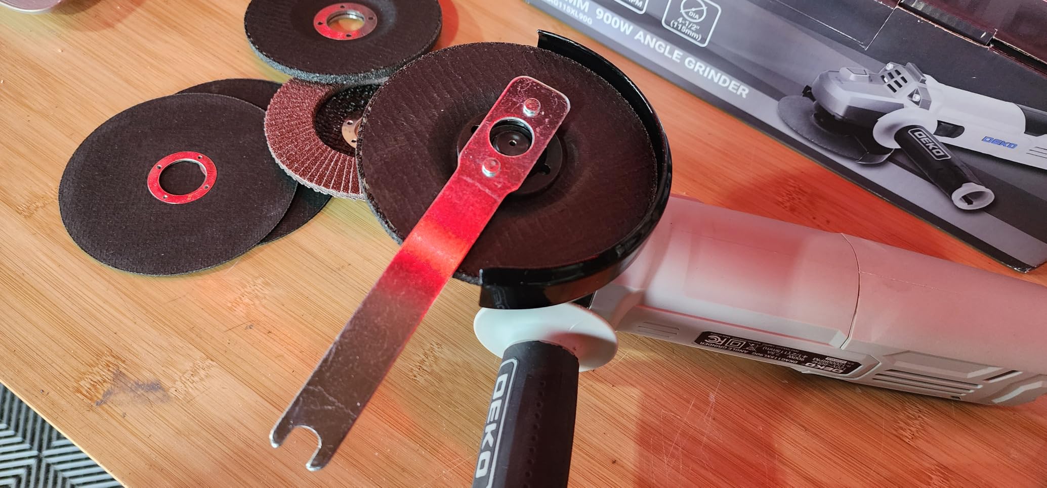 DEKOPRO POWER TOOLS meuleuse d’angle 750 W, 115 mm filaire