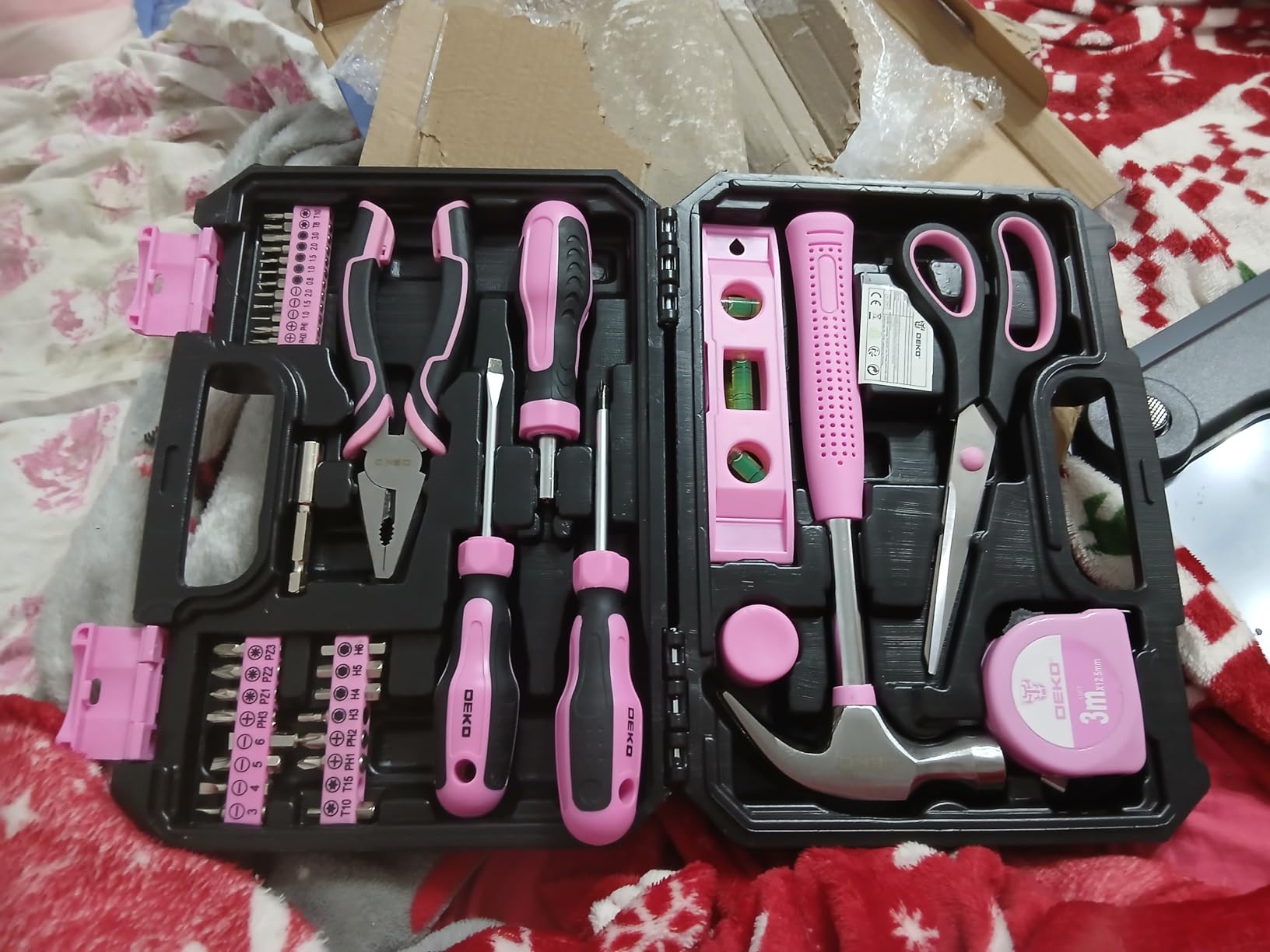 DEKOPRO TOOL KIT boîte à outils 42 pièces rose avec poignées antidérapantes