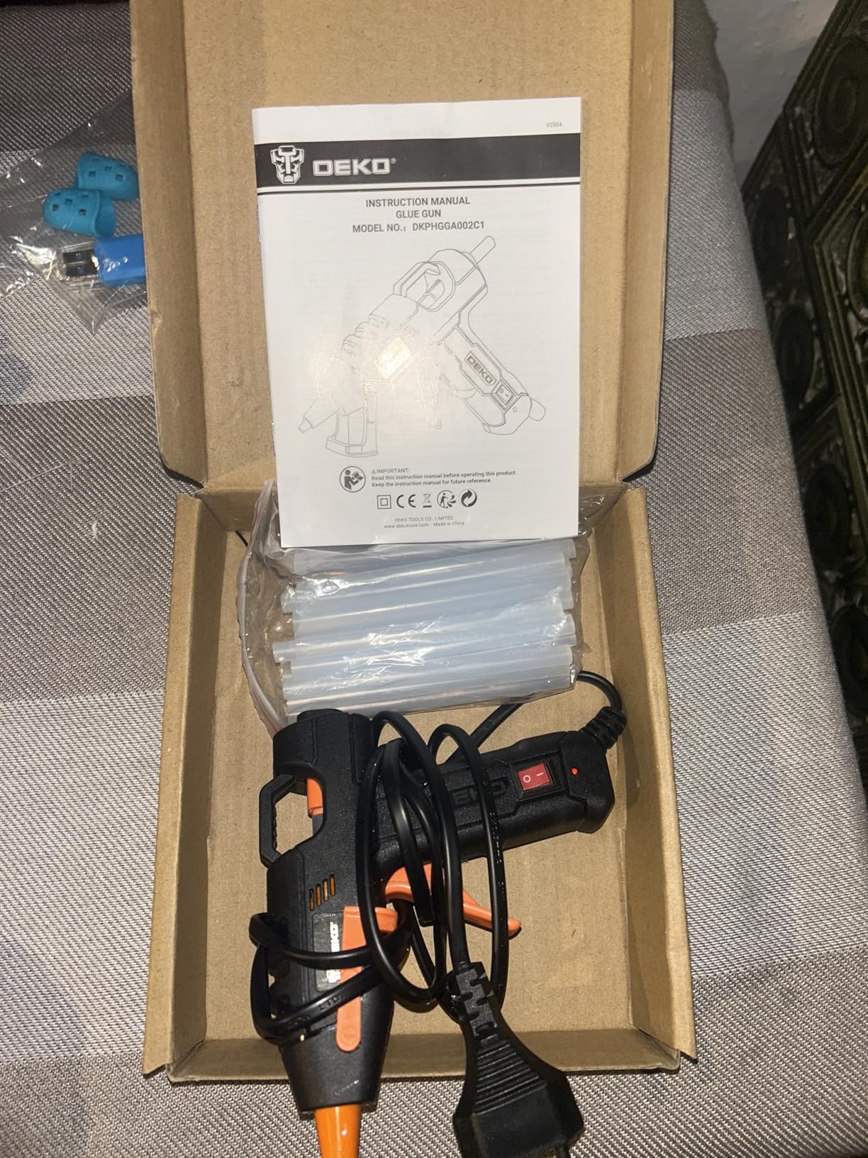 DEKOPRO POWER TOOLS Pistolet à colle 20 W blanc, 30 bâtons