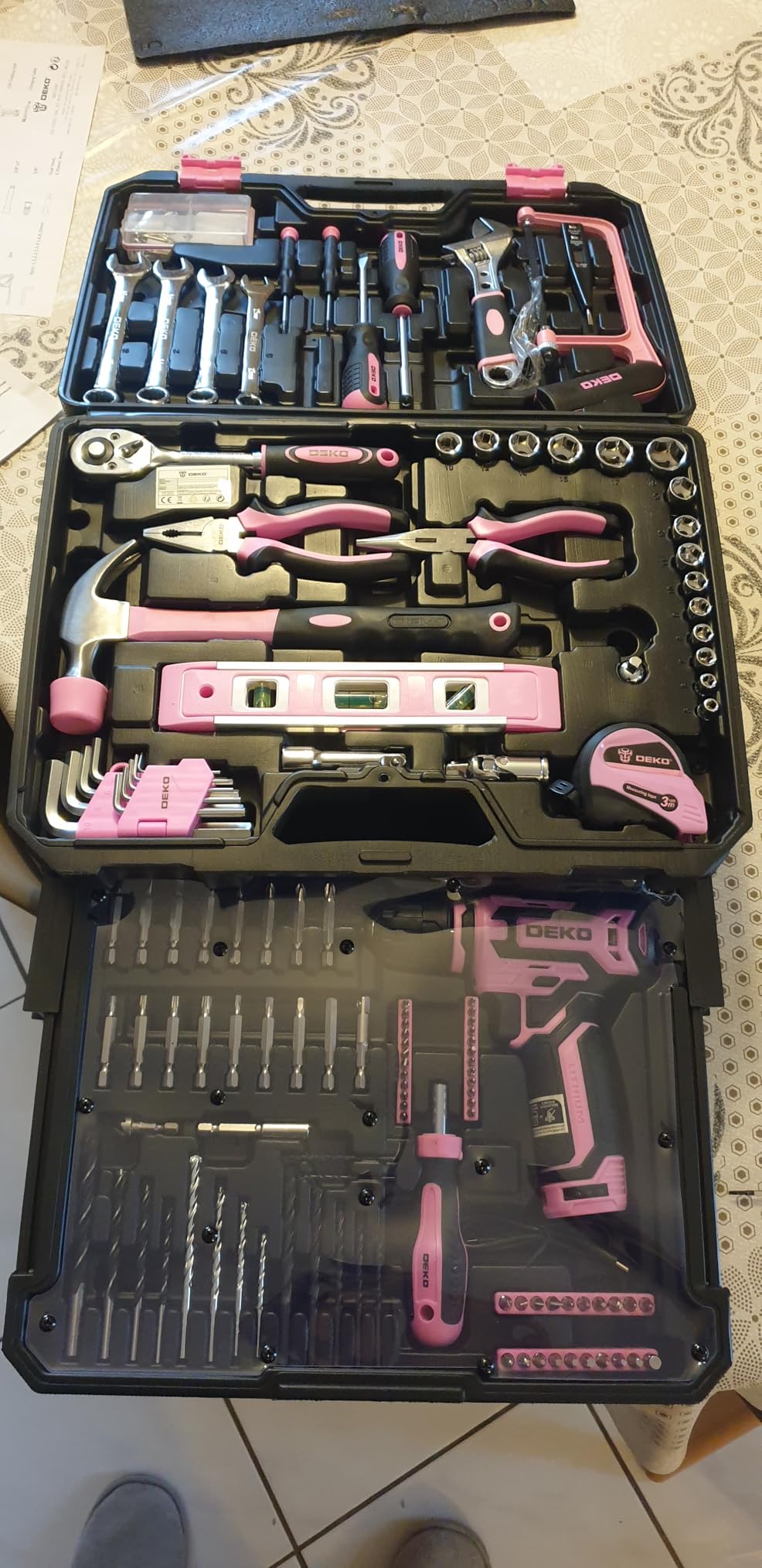 DEKOPRO TOOL KIT caisse à outils 238 pièces avec visseuse 12 V rose