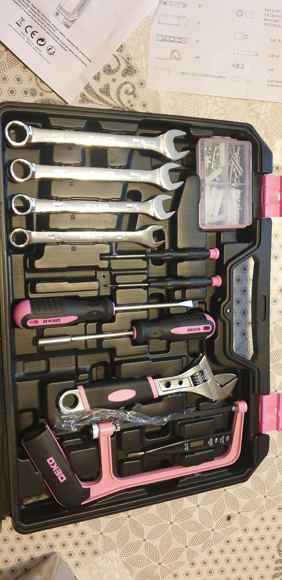 DEKOPRO TOOL KIT caisse à outils 238 pièces avec visseuse 12 V rose