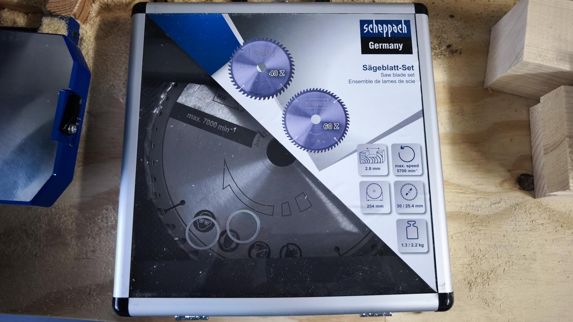 Scheppach HM Series HM254 scie à onglets 2000 W Ø 255 mm avec laser