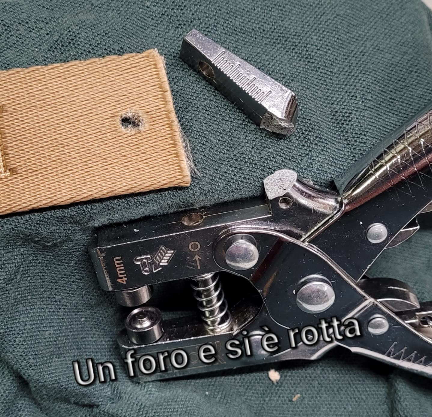 Rapid’os 16 Rivetage RP05 pince à œillets 4 mm avec 100 œillets