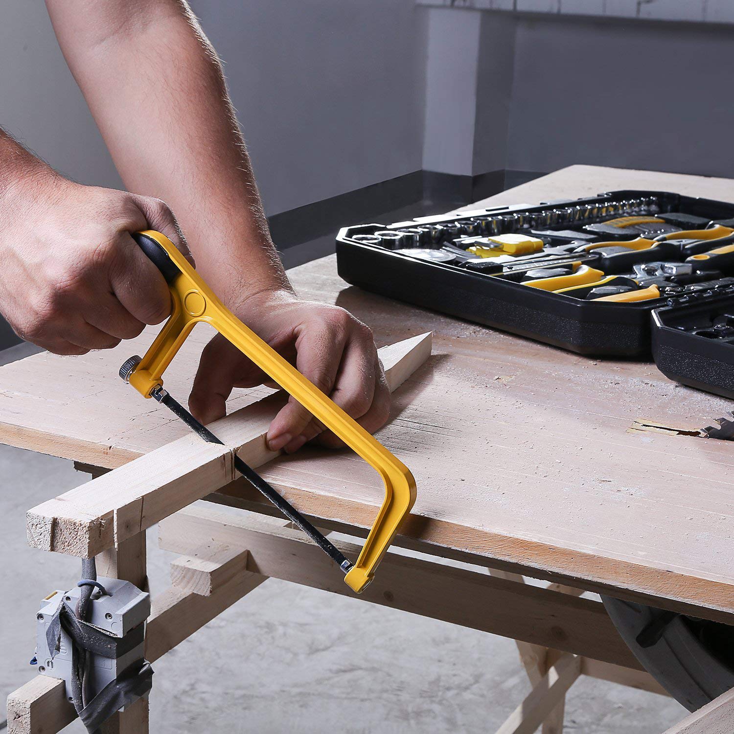 DEKOPRO TOOL KIT ET00654 kit d’outils 168 pièces avec mallette noire jaune
