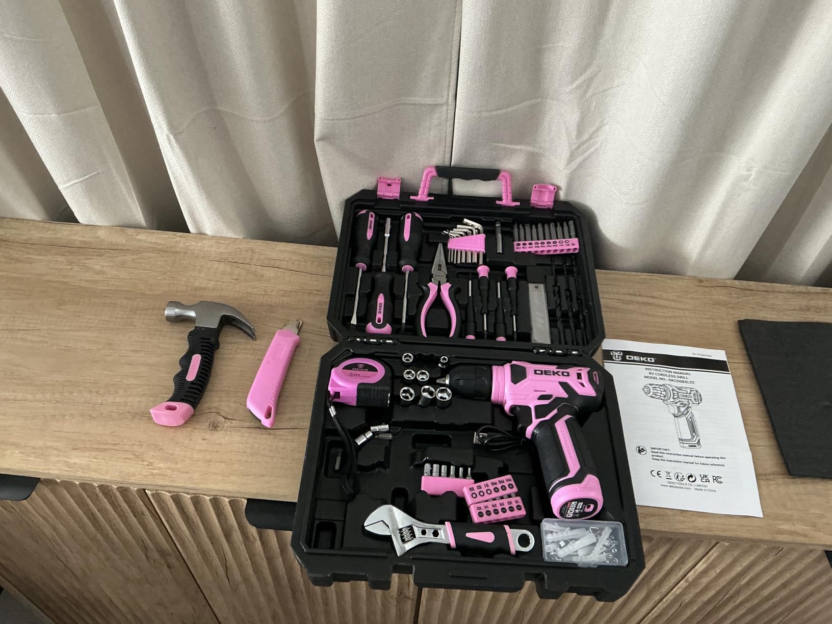 DEKOPRO TOOL KIT 126 pièces perceuse sans fil rose 8 V