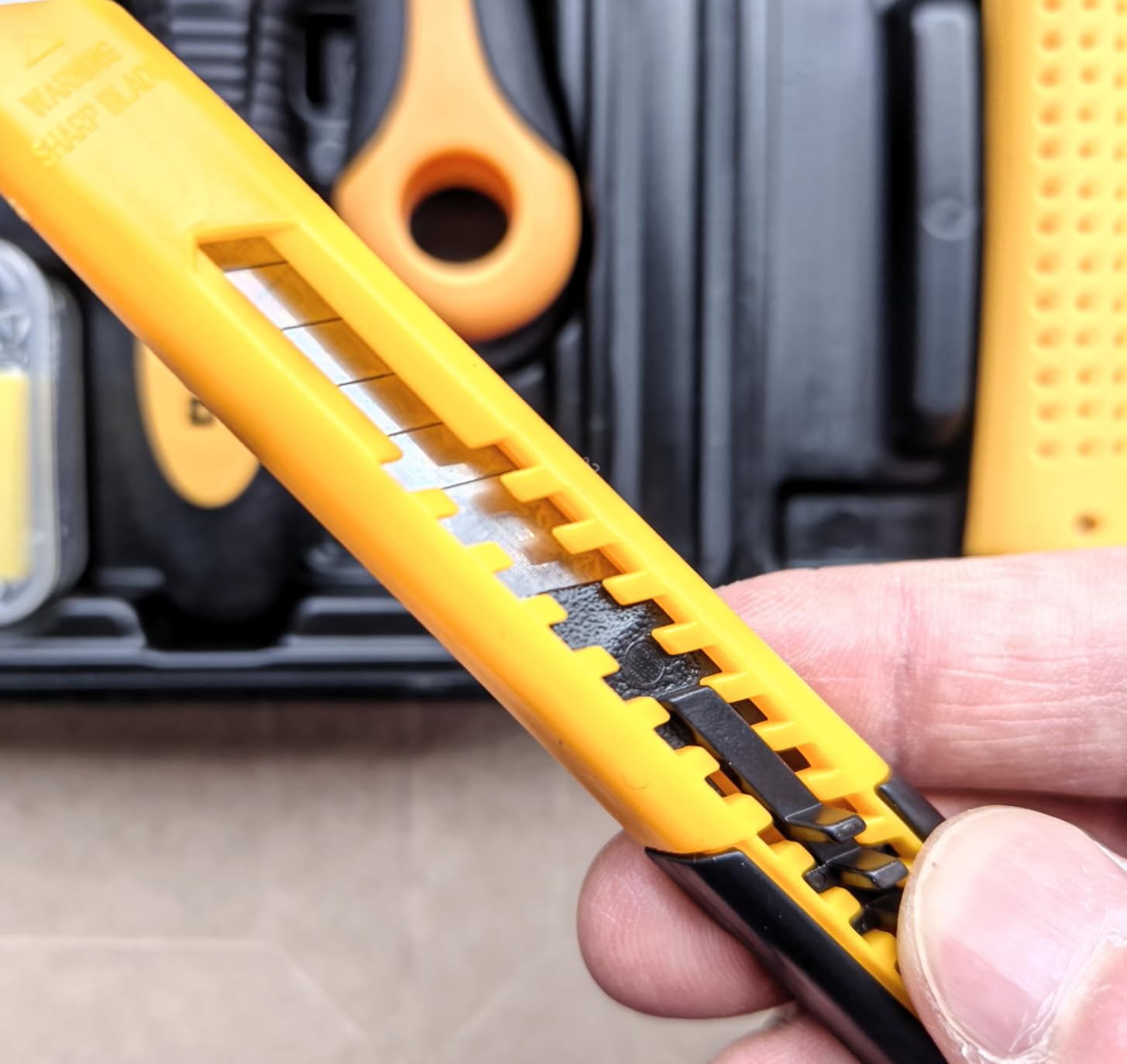 DEKOPRO TOOL KIT boîte à outils 62 pièces rose