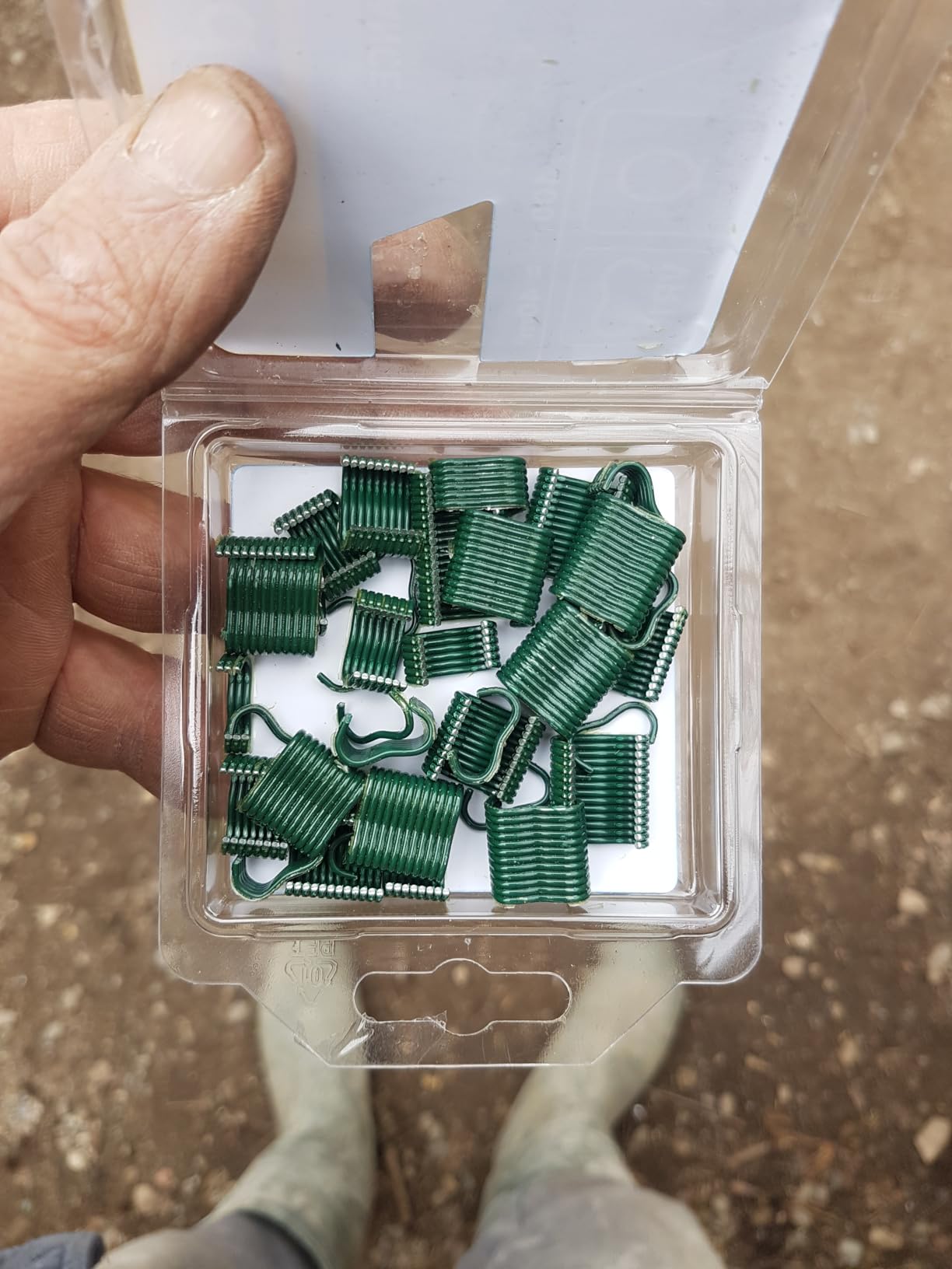 Rapid’os 16 Jardin VR16 agrafes à grillage vertes 400 pièces galvanisées