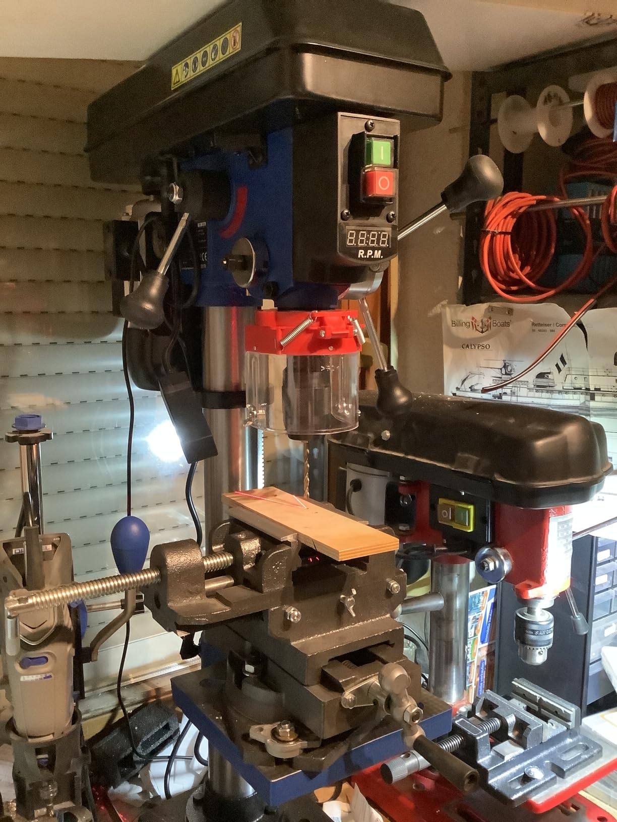 Scheppach ST Series DP19Vario perceuse à colonne 550 W avec laser