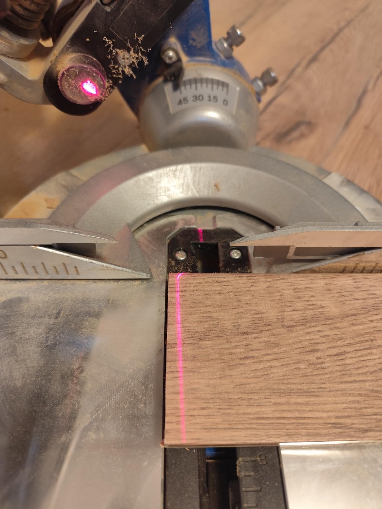 Scheppach HM Series HM216 scie à onglets 2000 W Ø 216 mm avec laser