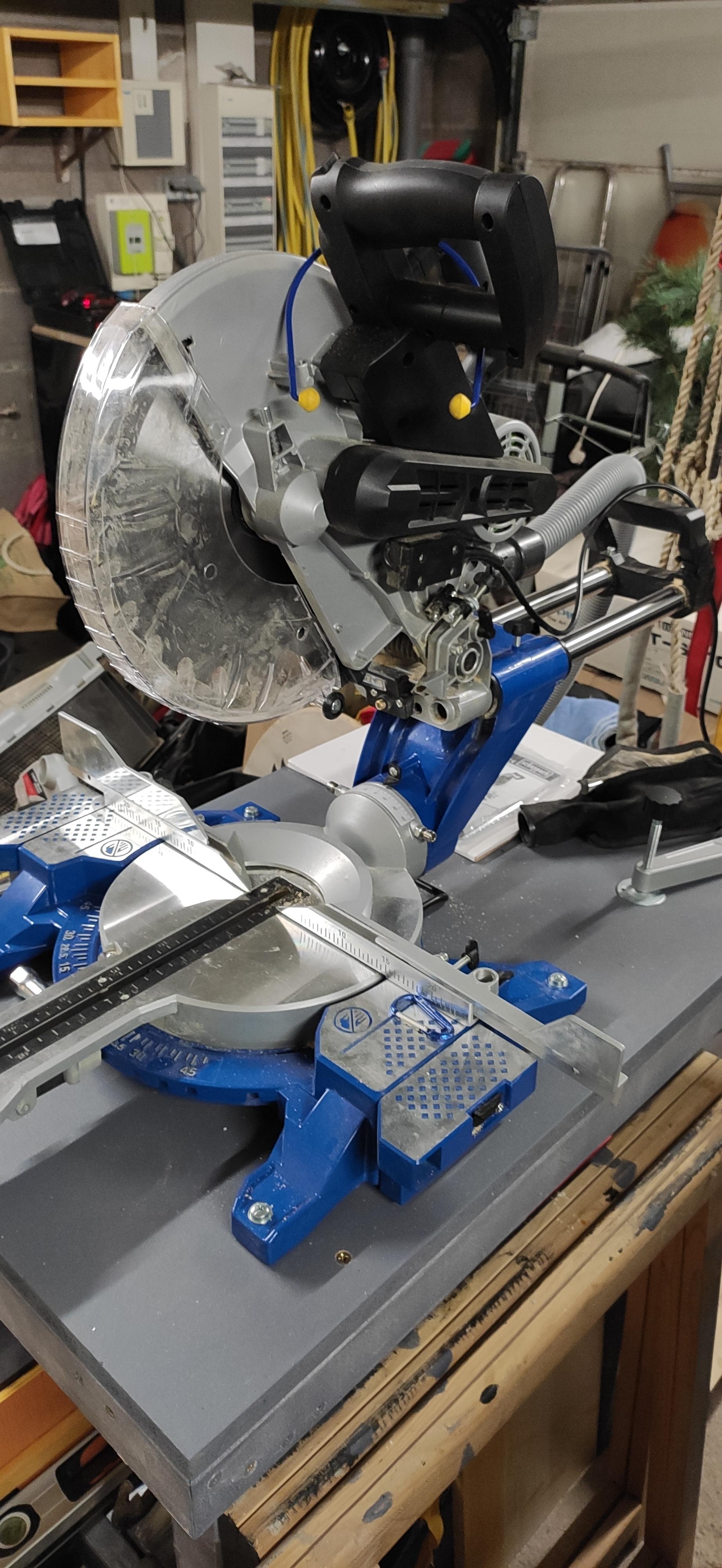 Scheppach HM Series HM140L scie à onglet radiale 2000 W Ø305 mm laser