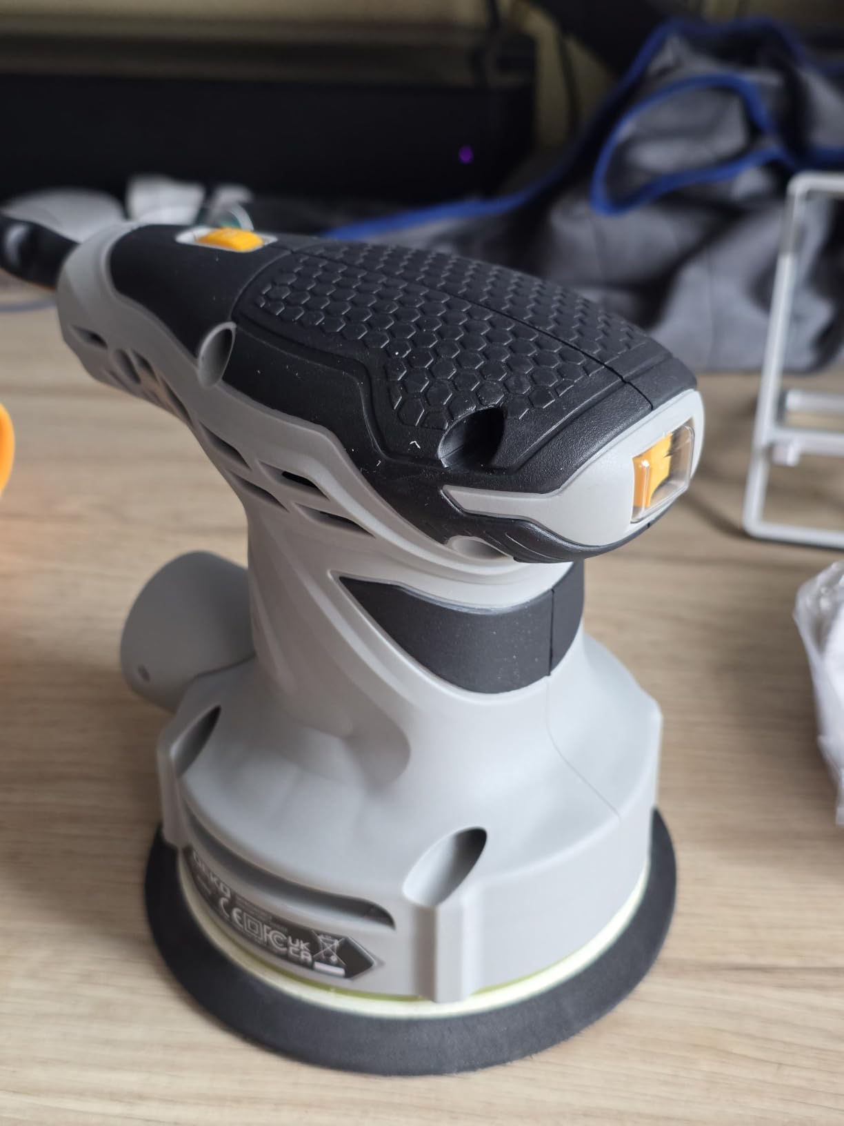 DEKOPRO POWER TOOLS Ponceuse excentrique 300 W 125 mm avec 16 abrasifs