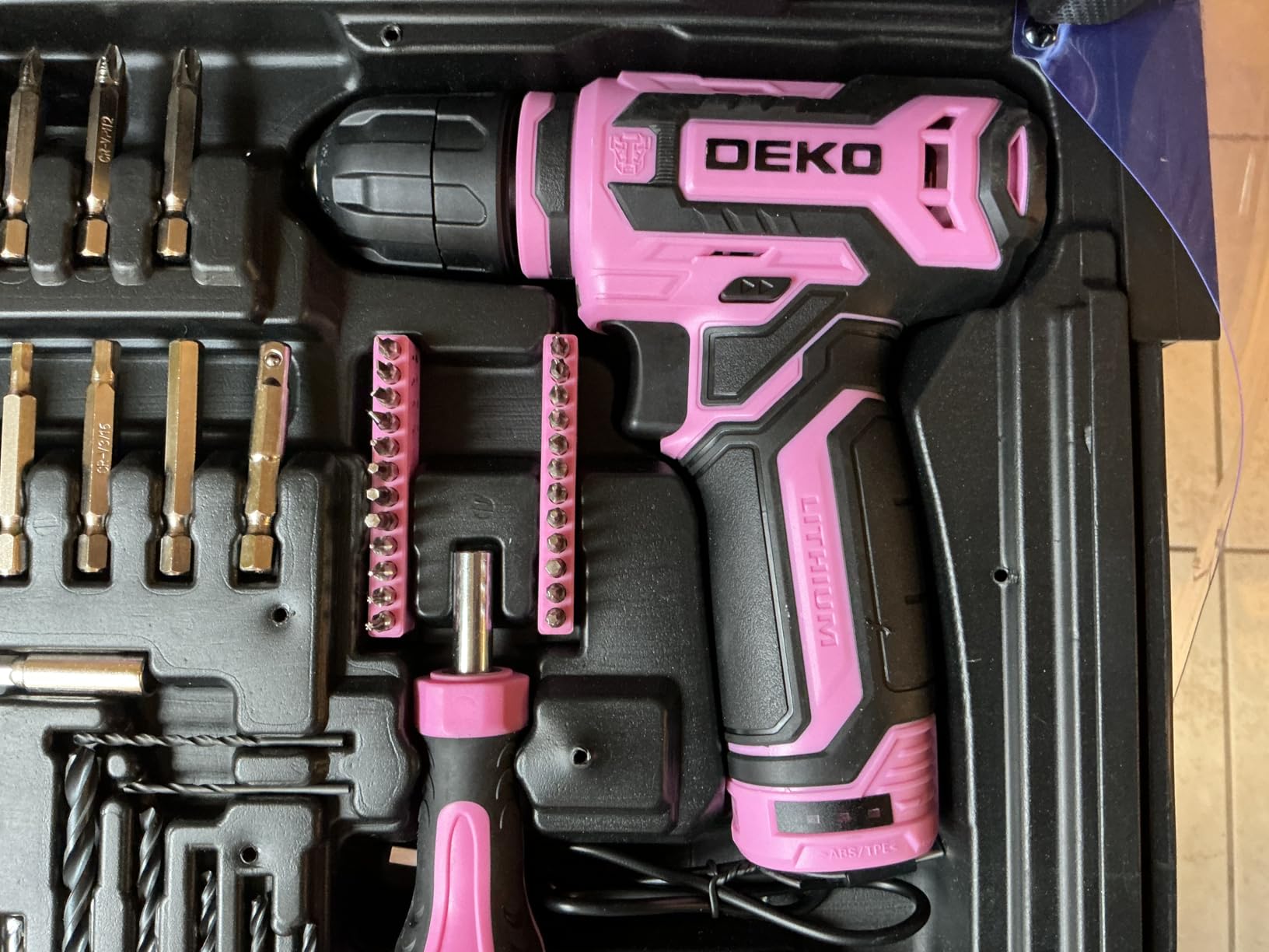 DEKOPRO TOOL KIT kit d’outils 238 pièces rose avec perceuse 12 V