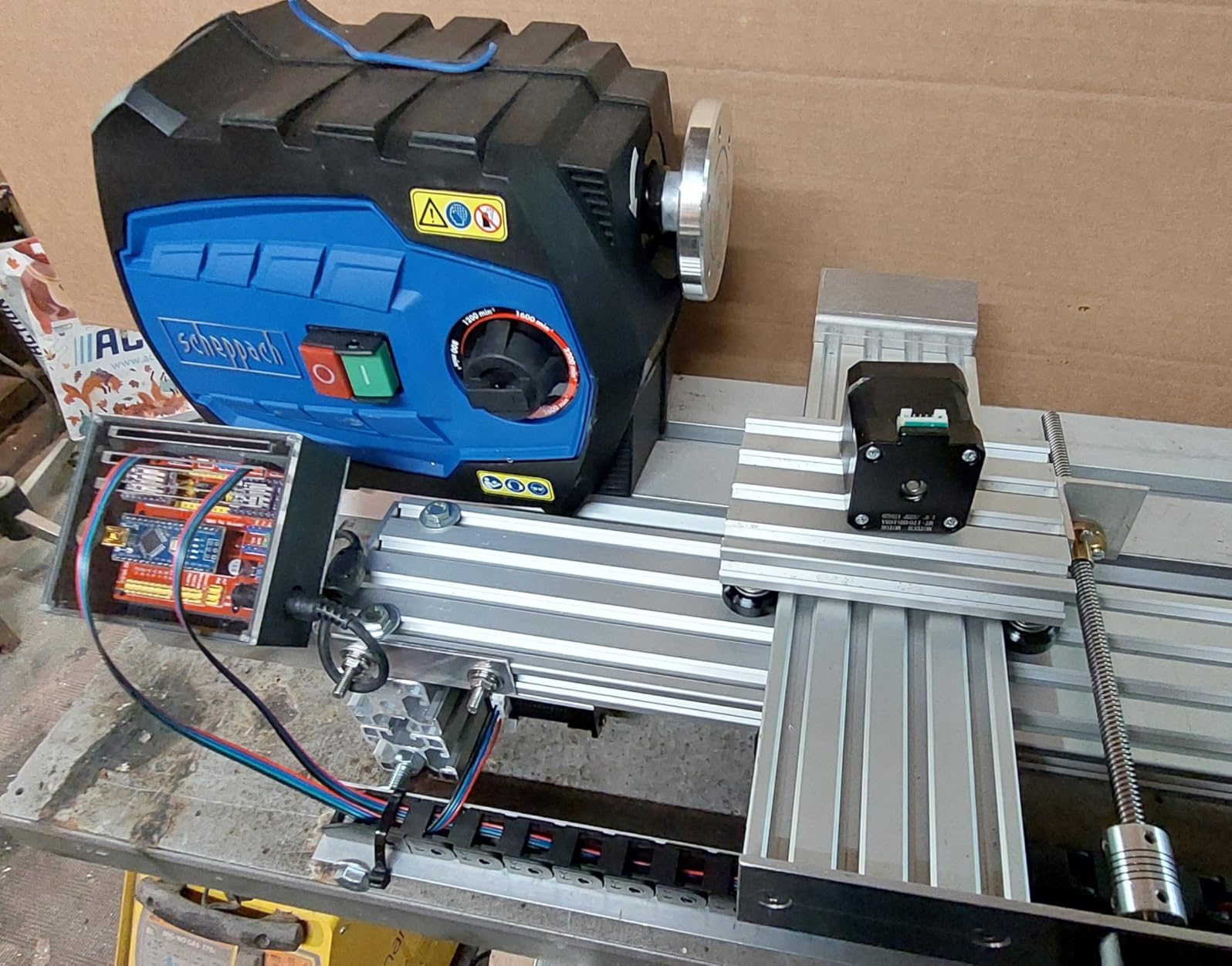 Scheppach DMV Series DM600VARIO tour à bois 550 W vitesse réglable