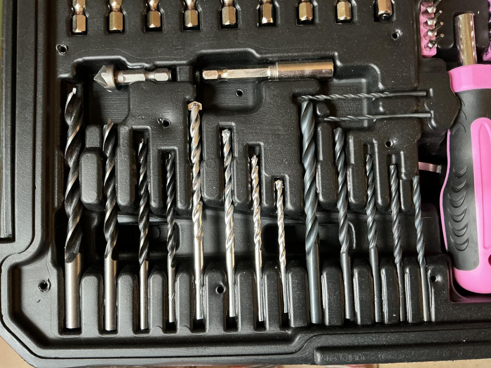 DEKOPRO TOOL KIT kit d’outils 238 pièces rose avec perceuse 12 V